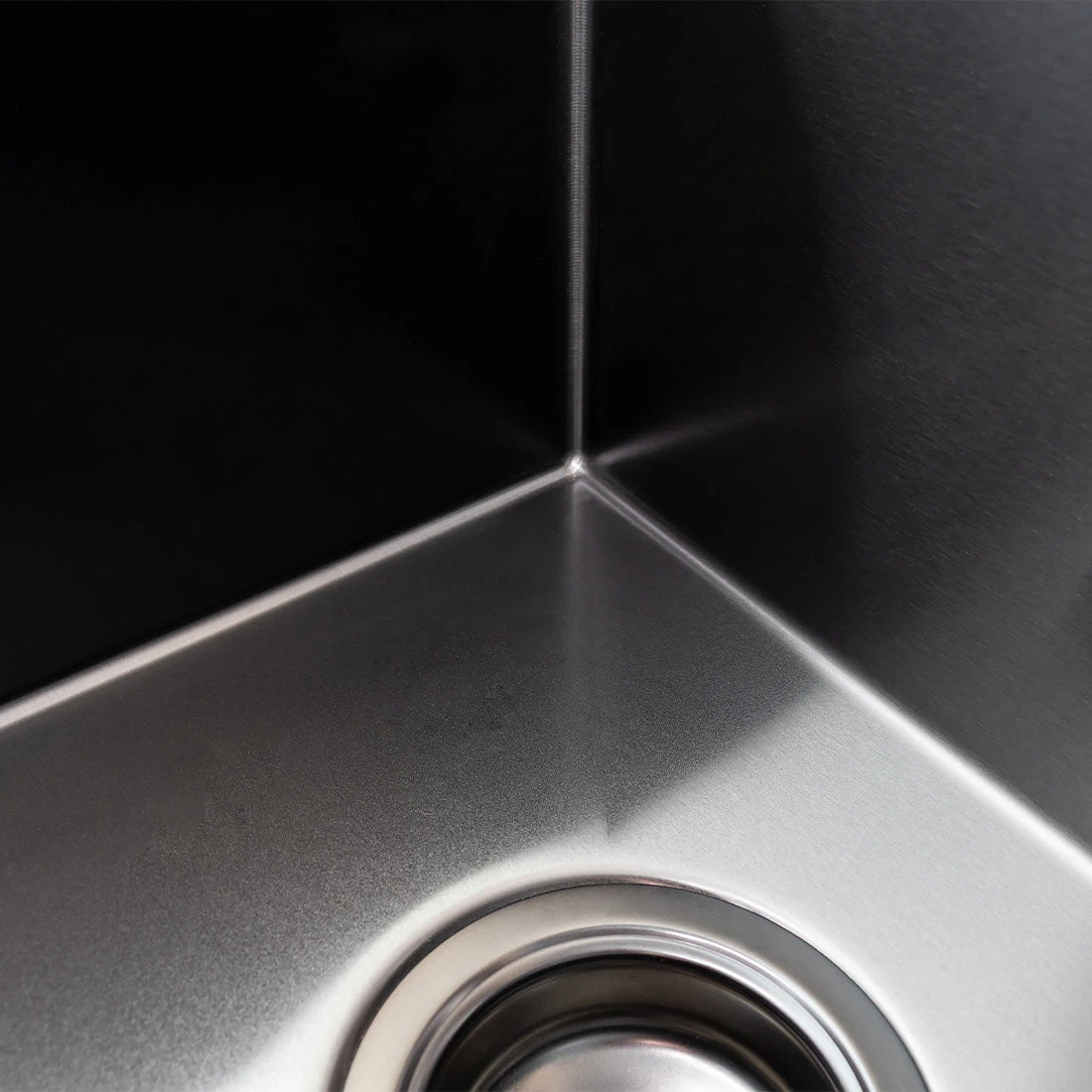 Phoenix 4000 Series Extra Large Single Bowl Sink 700mm Brushed Carbon Phoenix 4000 Series Extra Large Single Bowl Sink 700mm Brushed Carbon -Cook & Bathe 310 8002 16 Lifestyle web