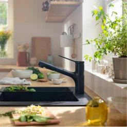 Hansgrohe Zesis M33 Single Lever Kitchen Mixer 150, Pull-Out Spray, 2jet Matte Black -Cook & Bathe 74800673 Lifestyle2 Web 804655e8 c64a 4f21 9438 4e5fb25dc58a