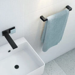 Phoenix Gloss Hand Towel Rail, Matte Black 2 Phoenix Gloss Hand Towel Rail, Matte Black -Cook & Bathe GS893MB lifestyle web 6d89ca26 fa1d 4bb2 be8a f59e99620c85