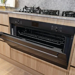 Smeg Classic Thermoseal Oven Matte Black 90cm -Cook & Bathe SFRA9300TN lifestyle4 web