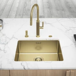 Franke Mythos Masterpiece Pull-Out Tap Gold 3 Franke Mythos Masterpiece Pull-Out Tap Gold -Cook & Bathe TA6701GD lifestyle