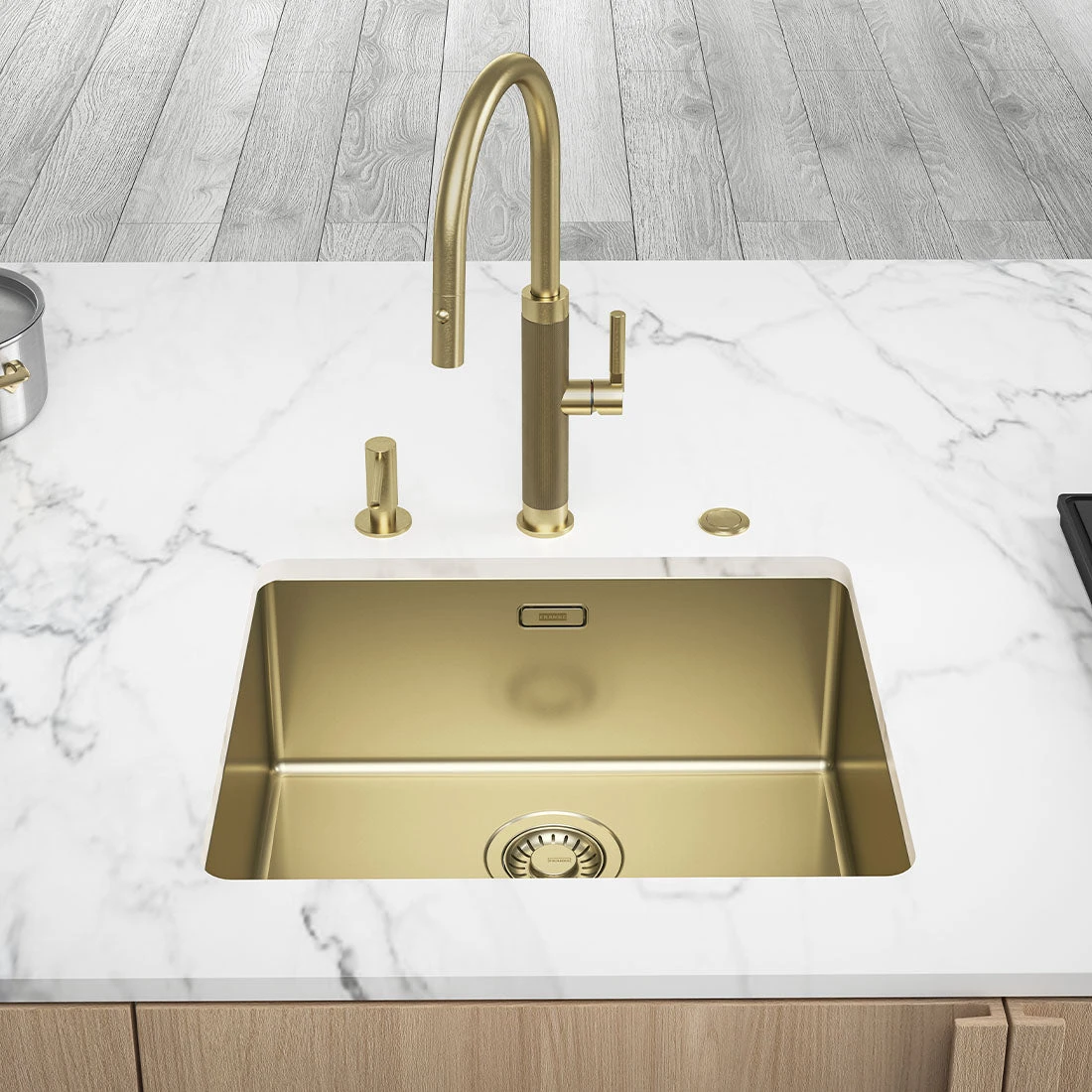 Franke Mythos Masterpiece Pull-Out Tap Gold Franke Mythos Masterpiece Pull-Out Tap Gold -Cook & Bathe TA6701GD lifestyle
